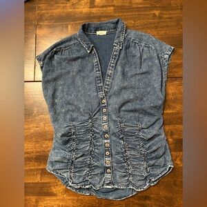 Anthropology Pilcro Blue Denim Top Ruched Chambray Cap Sleeve Shirt Medium M